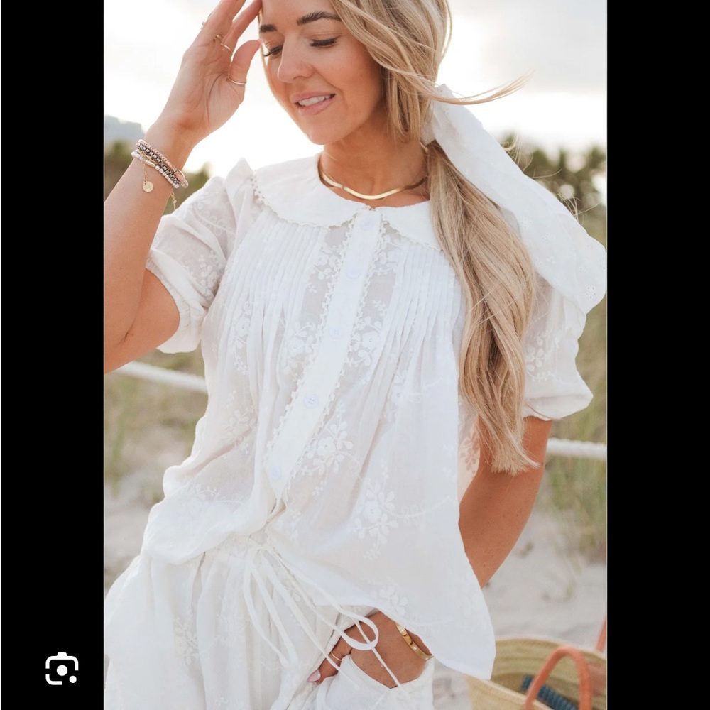 Ivy City Co White Blouse with Floral Embroidery